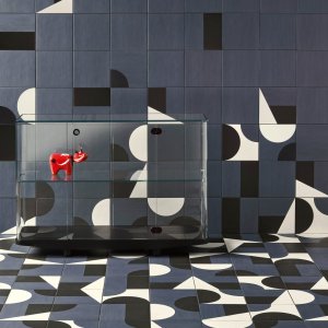 Puzzle seinä neuvotteluhuoneessa