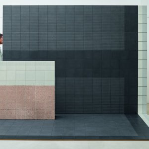 Tape Mutina asennettuna sekoitetuin kuvioin lasitettua porcellanatoa