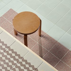 Tape-malliston Cobble Blue -kuvio lasitettua porcellanatoa