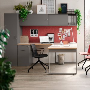 Jalkatuellinen Pigreco social-pöytä ja Nucleo-jakkarat