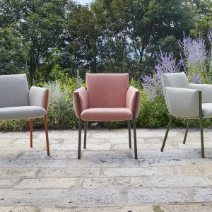 Design-tuoli Brezza ja jauhemaalattu teräsrunko