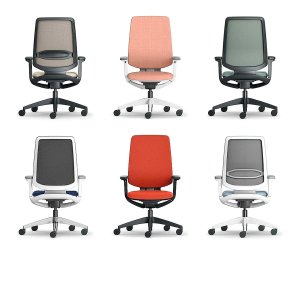 Neljä se:flexiä hiekanvärisellä slim-pehmusteella kuuden hengen bench-pöydän ympärillä