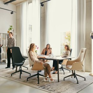 se:mission-tuolit Sedusilta neuvottelupöydän ympärillä