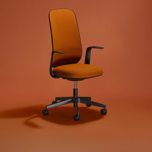 Valkoinen Skate Active sivulta kuvattuna kiinteillä käsinojilla