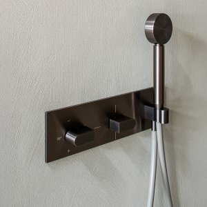 Termostaattinen amme- ja suihkuryhmä Sixty terästä