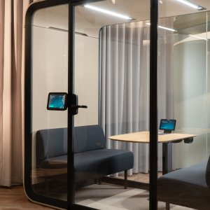 Framery Four kokoushuoneena avotoimistossa