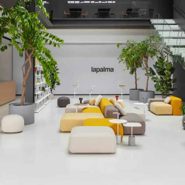 Toimiston yhteistila Lapalman kalusteilla